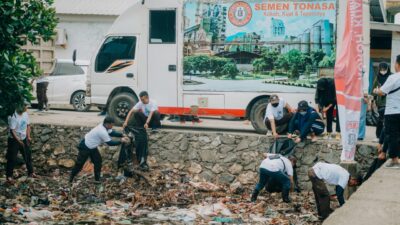 Peduli Lingkungan, Semen Tonasa Kolaborasi dengan Forkopimda Pangkep Lakukan Bersih-bersih Pantai