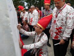 Wali Kota Anggota APEKSI Tanda Tangani Prasasti APEKSI di Pantai Losari