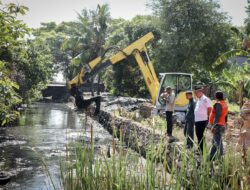 Dilengkapi Alat Berat, Satgas Drainase DPU Makassar Bersihkan Kanal Buloa