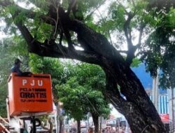 Persiapan MNEK, Dishub Makassar Pasang Lampu Jalan