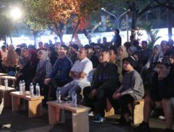 Antusiasme Warga Makassar Terpancar saat Nonton Bareng Danny Pomanto di Makassar F8