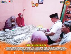 Turut Berduka, Camat Biringkanaya Melayat ke Kediaman Almarhum Ibunda Salah satu Stafnya di Kantor