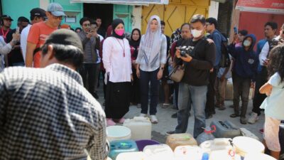 Fatmawati Rusdi Tinjau Wilayah Kekeringan di Kecamatan Ujung Tanah