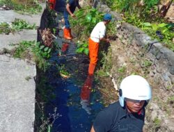 Camat Biringkanaya Tiap Hari Turunkan Satgas Drainase Bersihkan Sendimen dan Sampah Drainase