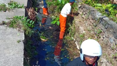 Camat Biringkanaya Tiap Hari Turunkan Satgas Drainase Bersihkan Sendimen dan Sampah Drainase