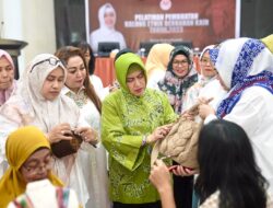 Ketua Dekranasda Kota Makassar Dorong Kreativitas Perempuan dalam Pelatihan Pembuatan Kalung Etnik