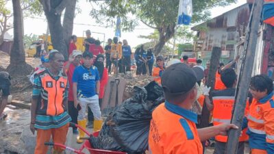 Kolaborasi Pemkot Makassar-WCD Sulsel-Olymplast-Pandawara Group, Bersihkan Sampah di Kampung Nelayan