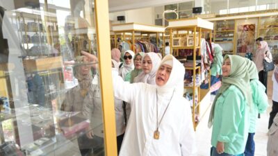 Perluas Wawasan Trend Kerajinan, Dekranasda Makassar Studi Tiru di Sentra UKM Surabaya