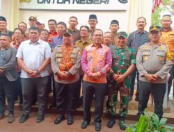 Camat Biringkanaya Dampingi Wali Kota Makassar  di Kegiatan Peresmian Sumur Bor dan Pemberian Sembako oleh Mabes Polri 