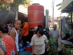 Begini Suasana Pendiatribusian Air Bersih  ke Warga Panakukkang Oleh Pemkot Makassar