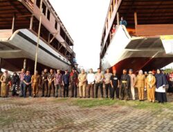 Dorong Kota Makassar Sebagai Destinasi Wisata, Prosesi “Annyorong Lopi” Digelar Hadirkan 2 Kapal Pinisi