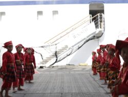 Bawa 250 Wisatawan Kapal Pesiar Star Breeze Singgah di Makassar