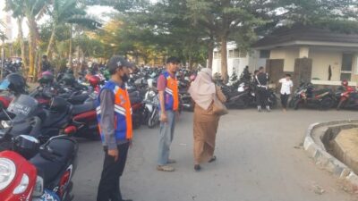 Kegiatan Sulsel Bersalawat, Direksi dan Puluhan Personil TRC Perumda Parkir Terjun Langsung Menata Parkiran Kendaraan
