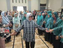 Indira Yusuf Ismail Bagi Doorprize Meriahkan Bimtek Olahan Ikan IRT Kota Makassar