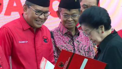 Megawati Serahkan Langsung Rekomendasi PDI-P ke Danny-Azhar untuk Maju di Pilgub Sulsel 2024