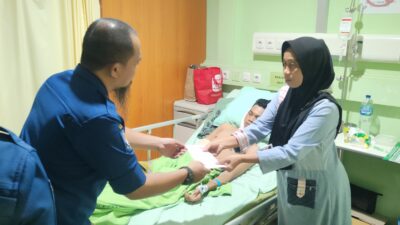Dinas Damkarmat Makassar Beri Bantuan dan Dukungan Moral Korban Lakalantas