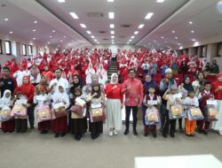 DWP Kota Makassar Berikan Bantuan Dana dan Perlengkapan Pendidikan bagi Anak Satgas Kebersihan Berprestasi