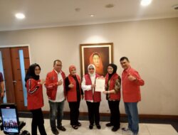 PDI Perjuangan Resmi Usung Indira – Ilham di Pilwalkot Makassar, Serahkan B1KWK