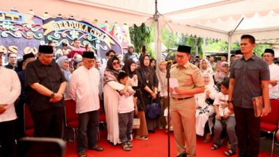 Tangis Danny Pomanto Pecah Saat Upacara Pelepasan Jenazah Almarhum Camat Ujung Pandang Syahrial Syamsuri