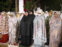Ketua TP PKK Kota Makassar Ikuti Gerakan Sholat Subuh Berjamaah di Anjungan Pantai Losari
