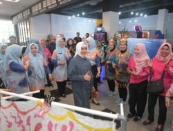 Indira Yusuf Ismail Beri Penghargaan Pemenang Lomba Jambore HKG PKK Kota Makassar