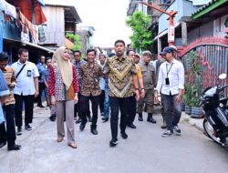 Pjs Wali Kota Makassar Kembali Turun Bagikan Air Bersih ke Masyarakat Kecamatan Tallo