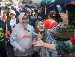 Bahagianya Warga dan Pedagang Bertemu Indira di Pasar Terong, Kompak Teriak Nomor 3 INIMI