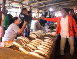 Pedagang Senang Bertemu Danny Pomanto Saat Blusukan ke Pasar Allu Jeneponto