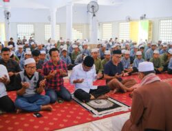 Mampir ke Pesantren DDI Tobarakka, Azhar Disambut Tari Paduppa oleh Santri