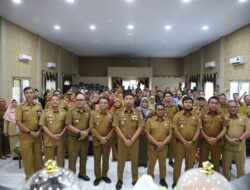 Penutup Kunjungan Kerja Kecamatan, Pjs Wali Kota Makassar Tanam Pohon di Kecamatan Manggala
