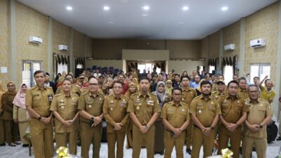 Penutup Kunjungan Kerja Kecamatan, Pjs Wali Kota Makassar Tanam Pohon di Kecamatan Manggala