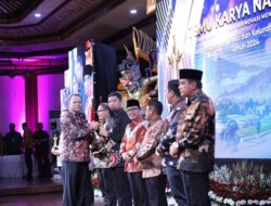 Pjs Wali Kota Makassar, Andi Arwin Azis Diganjar Penghargaan Upakarya Wanua Nugraha dari Kemendagri