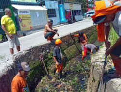 Satgas Drainase Kecamatan Biringkanaya Bersohkan Saluran Air di Sudiang