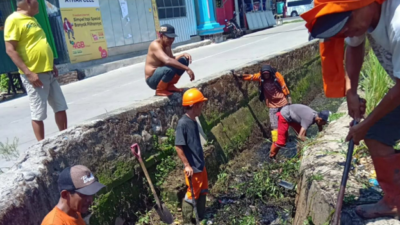 Satgas Drainase Kecamatan Biringkanaya Bersohkan Saluran Air di Sudiang