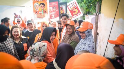 Indira Yusuf Ismail Buktikan Ketangguhan di Lapangan, Rela Terkena Guyuran Hujan Demi Temui Warga