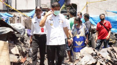 Pjs Wali Kota Arwin Azis Kunjungi Lokasi Kebakaran di Bontoala, Pastikan Bantuan Logistik bagi Warga Terdampak