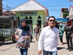 Pj Sekda Makassar Irwan Adnan dan Keluarga Gunakan Hak Pilih di TPS 003 Pisang Selatan
