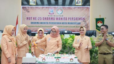 Pj Sekda Makassar Irwan Adnan Sumbang Lagu di Peringatan HUT ke-25 Dharma Wanita Persatuan
