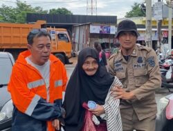 Bersama Tripika, Camat Biringkanaya Terjun Langsung Evakuasi Warga yang Terdampak Banjir