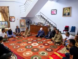 Melayat ke Rumah Duka Almarhum Alwi Hamu, Danny Beri Dukungan Moril dan Kenang Kebersamaannya