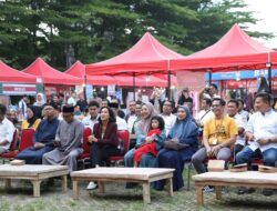Ketua TP PKK Makassar Borong Jajanan UMKM di Makassar Ramadan Fest 2025