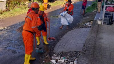 Begini Sinergitas Warga dan Satgas Kebersihan Kelurahan Berua dan Katimbang Jaga Lingkungan