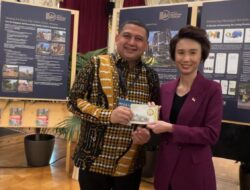 Wali Kota Makassar Tuai Apresiasi, Koin 100 Tahun Lee Kuan Yew Jadi Inspirasi di Forum WCSMF 2025