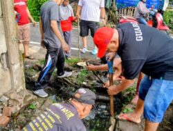 Sabtu Bersih, Lurah Ronny Prabowo Pimpin Kerja Bakti Mitigasi Genangan di Kelurahan Mario