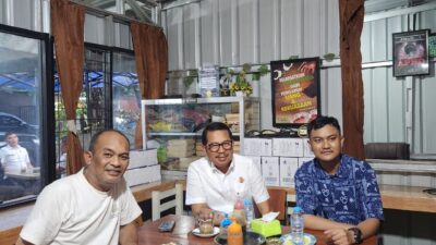 Penuh Keakraban, Kajati Sulsel Silaturahmi dan Berdiskusi Santai Bahas Penegakan Hukum di Kedai Tujuh Belas