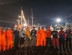 Menembus Ombak Malam, BPBD Makassar Selamatkan Lima Nelayan di Barrang Lompoa