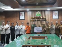Wali Kota Munafri Antar Langsung Bantuan Pemkot untuk Korban Bencana di Aceh & Sumatera