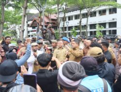 Turun Langsung Temui Pendemo, Appi: Silakan Berdagang, Tapi Bukan di Tempat Terlarang