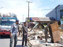 Dipimpin Camat Biringkanaya dan Lurah Bakung, Pemkot Makassar Tertibkan Lapak Liar di Depan Asrama Haji untuk Atasi Kemacetan Musiman