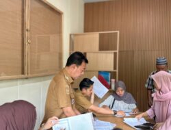 Camat Biringkanaya Turun Langsung Berikan Pelayanan Administrasi kepada Warga